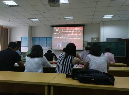 机械工程学院党员收看直播